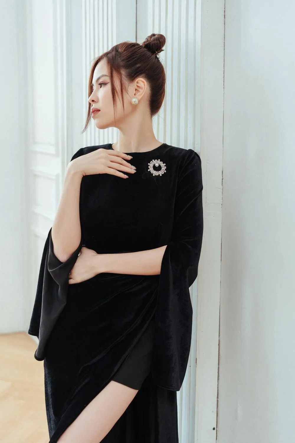Cara Asymmetric Hanging Sleeved Velvet High-low Dress