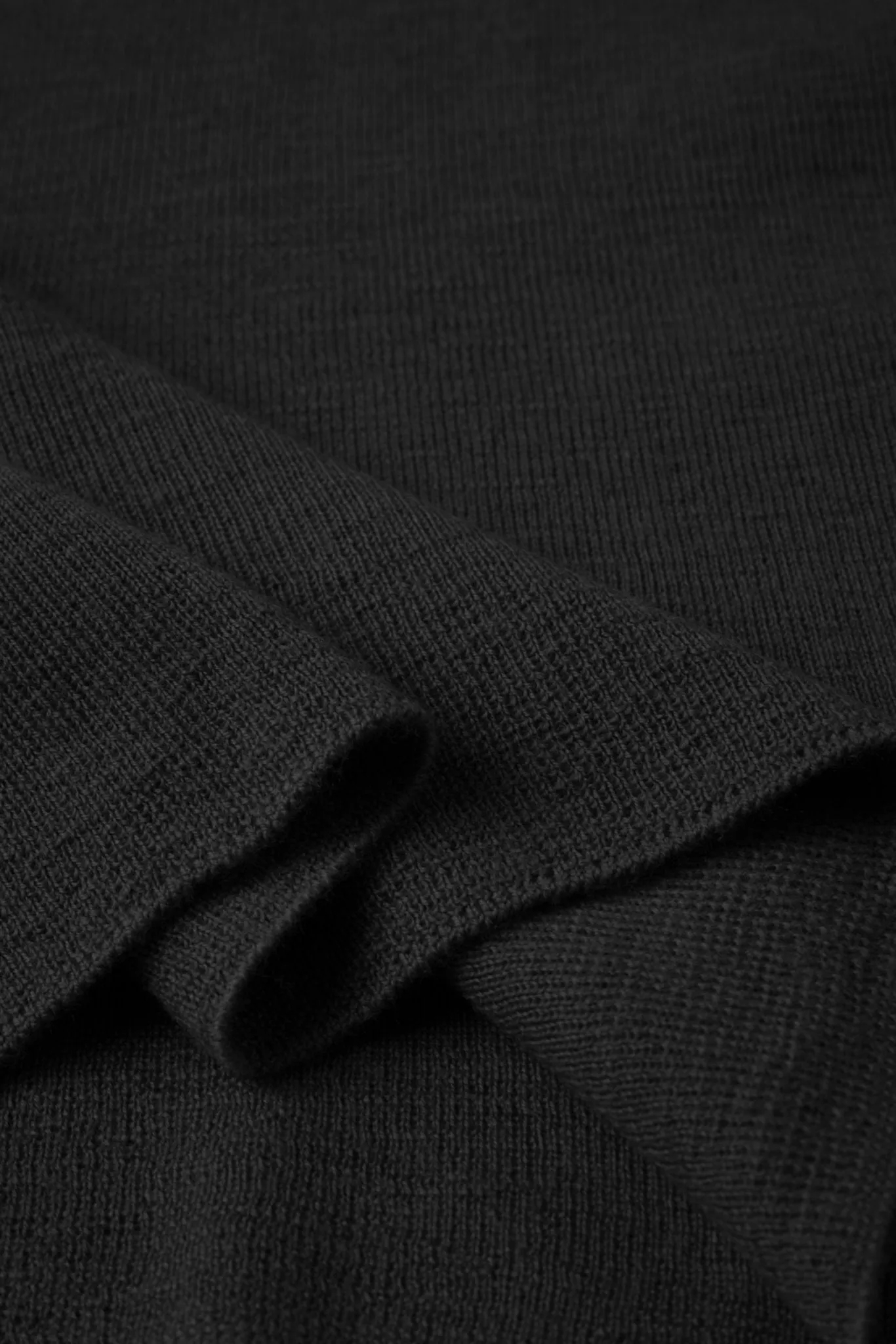 Carol superfine merino wool top (Black)