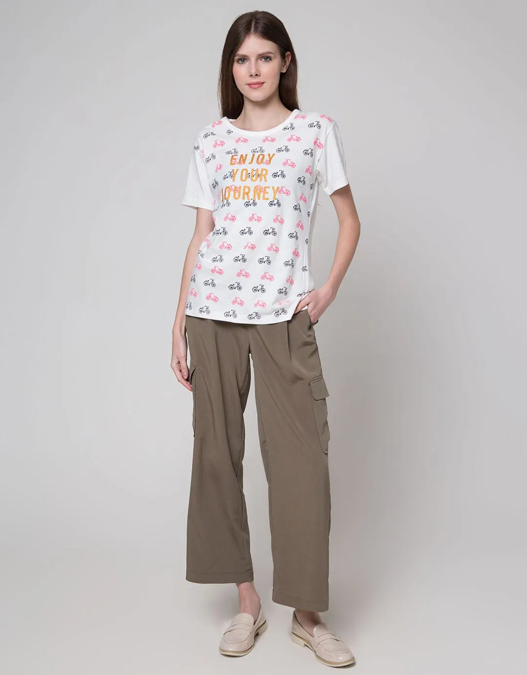 Details Cargo Style Celana Panjang Wanita