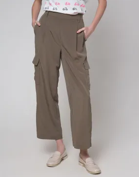 Details Cargo Style Celana Panjang Wanita