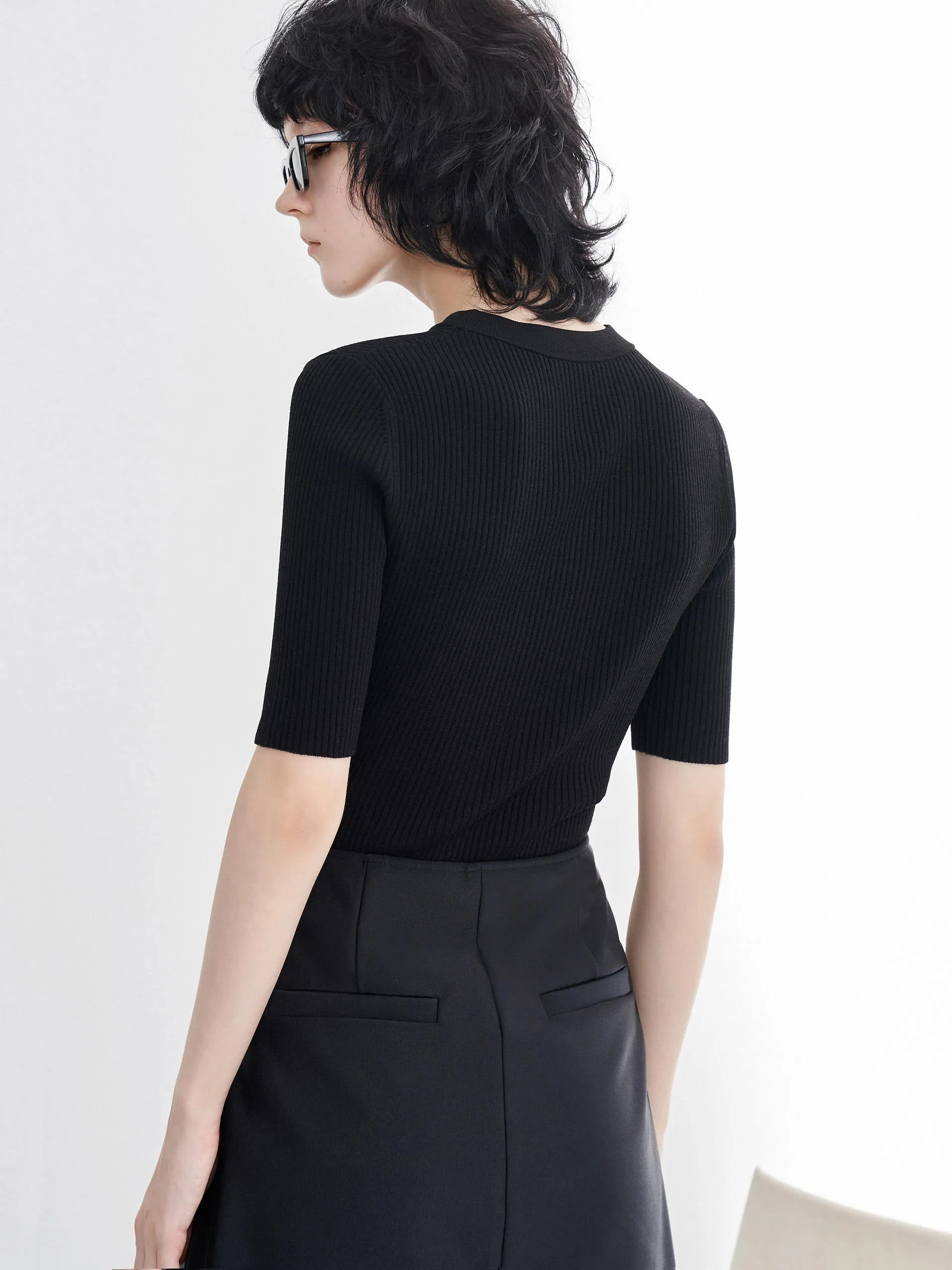 Round Neckline Cross Knit Top