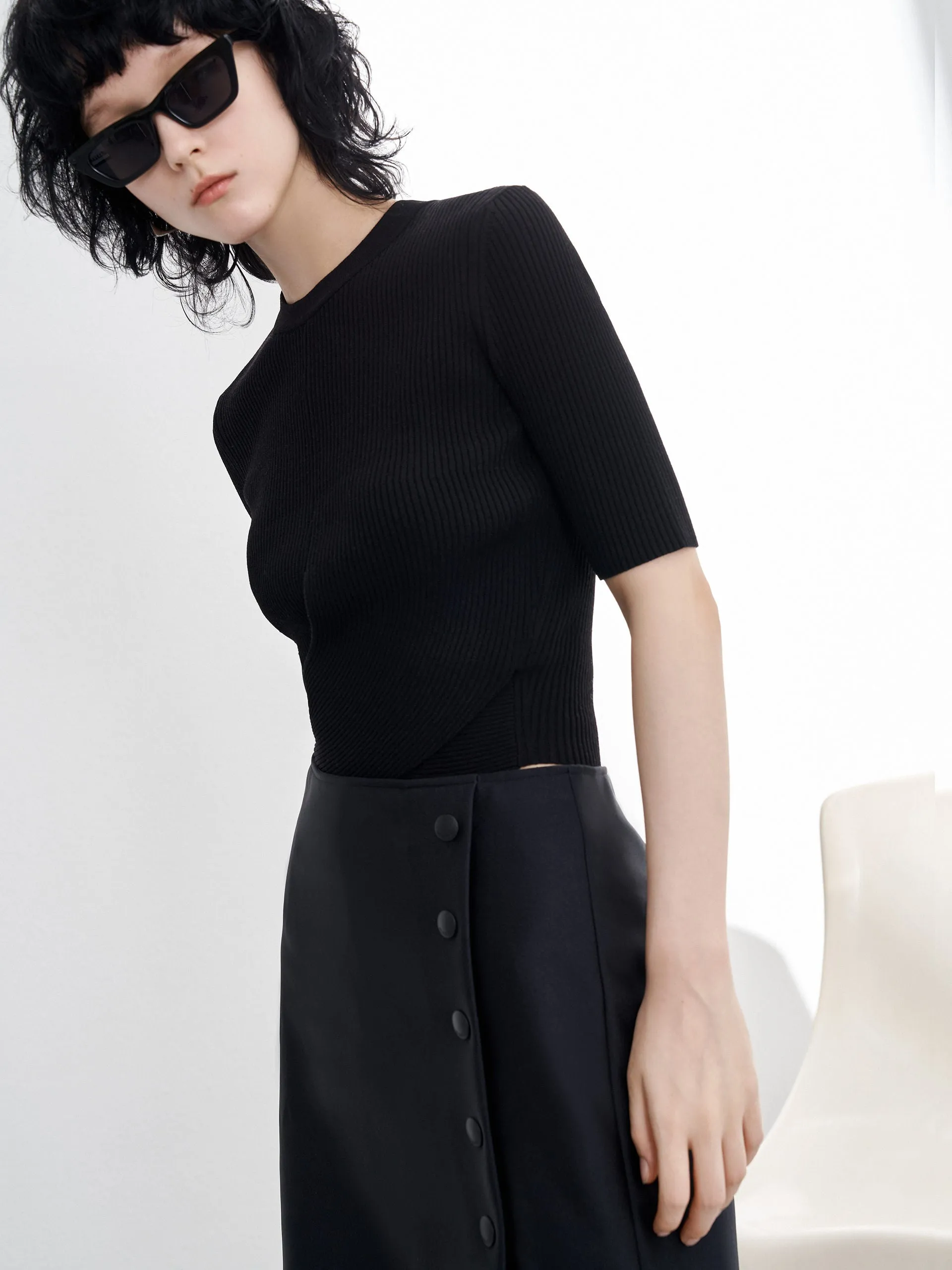 Round Neckline Cross Knit Top