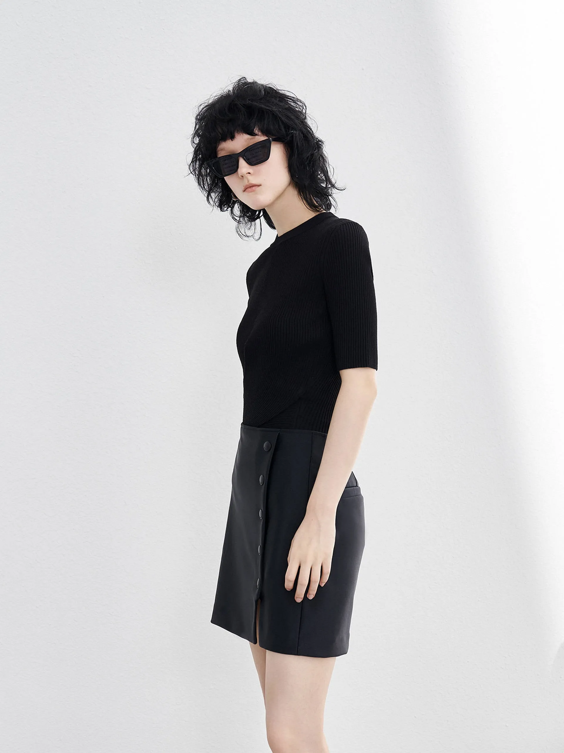Round Neckline Cross Knit Top