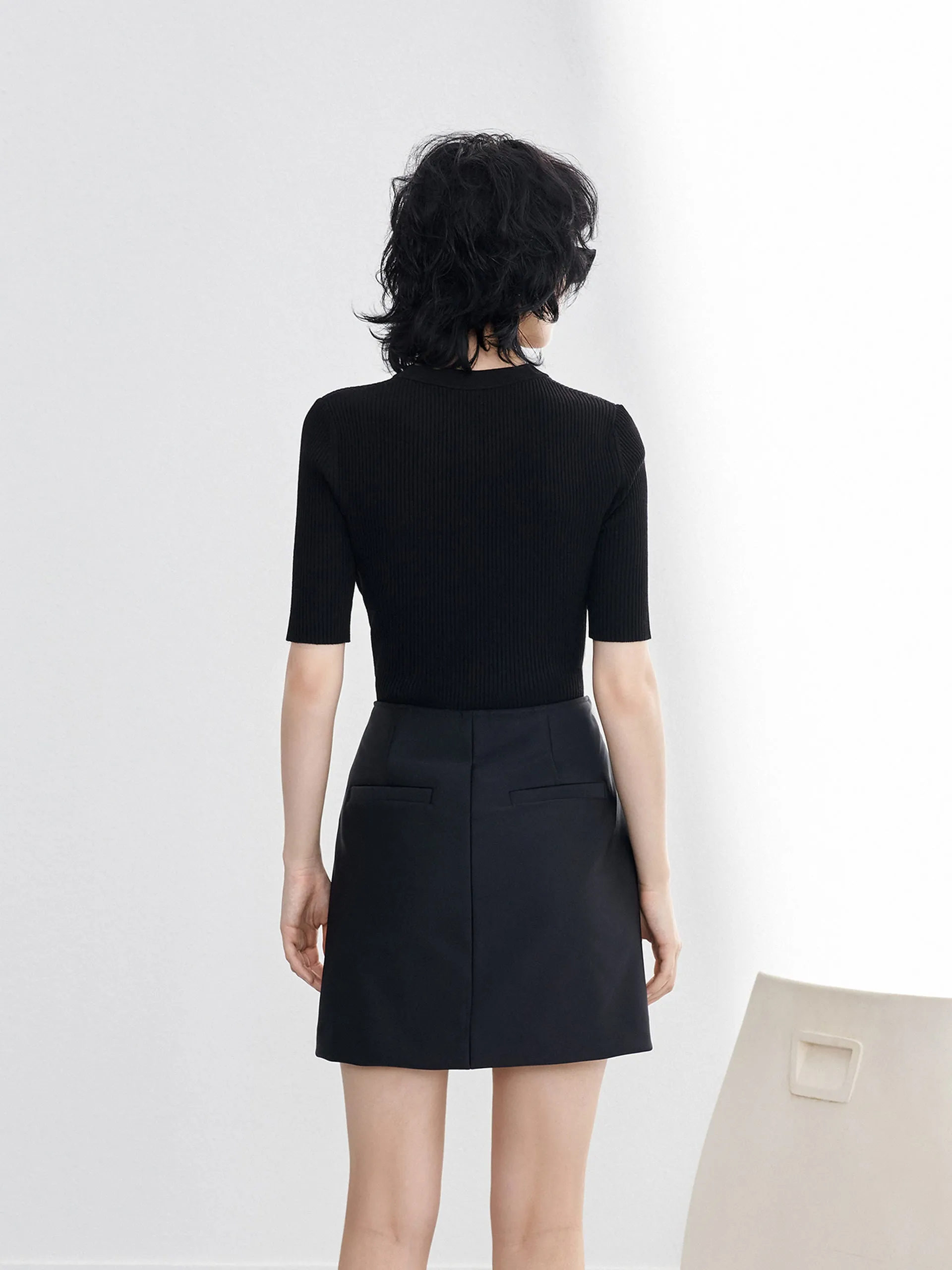 Round Neckline Cross Knit Top