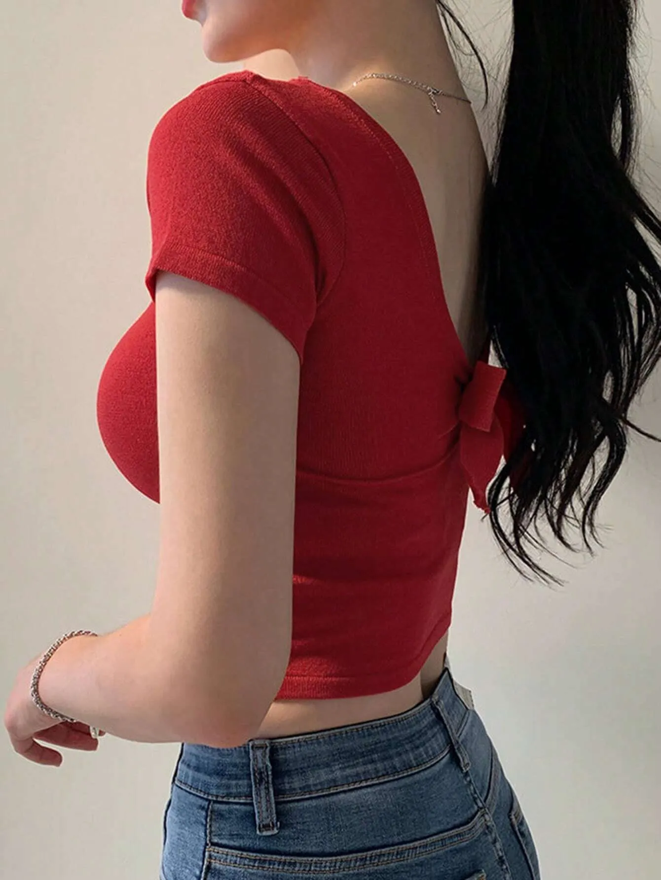 SHEIN DAZY Women's Solid Color Backless Bow Knit Crop Top