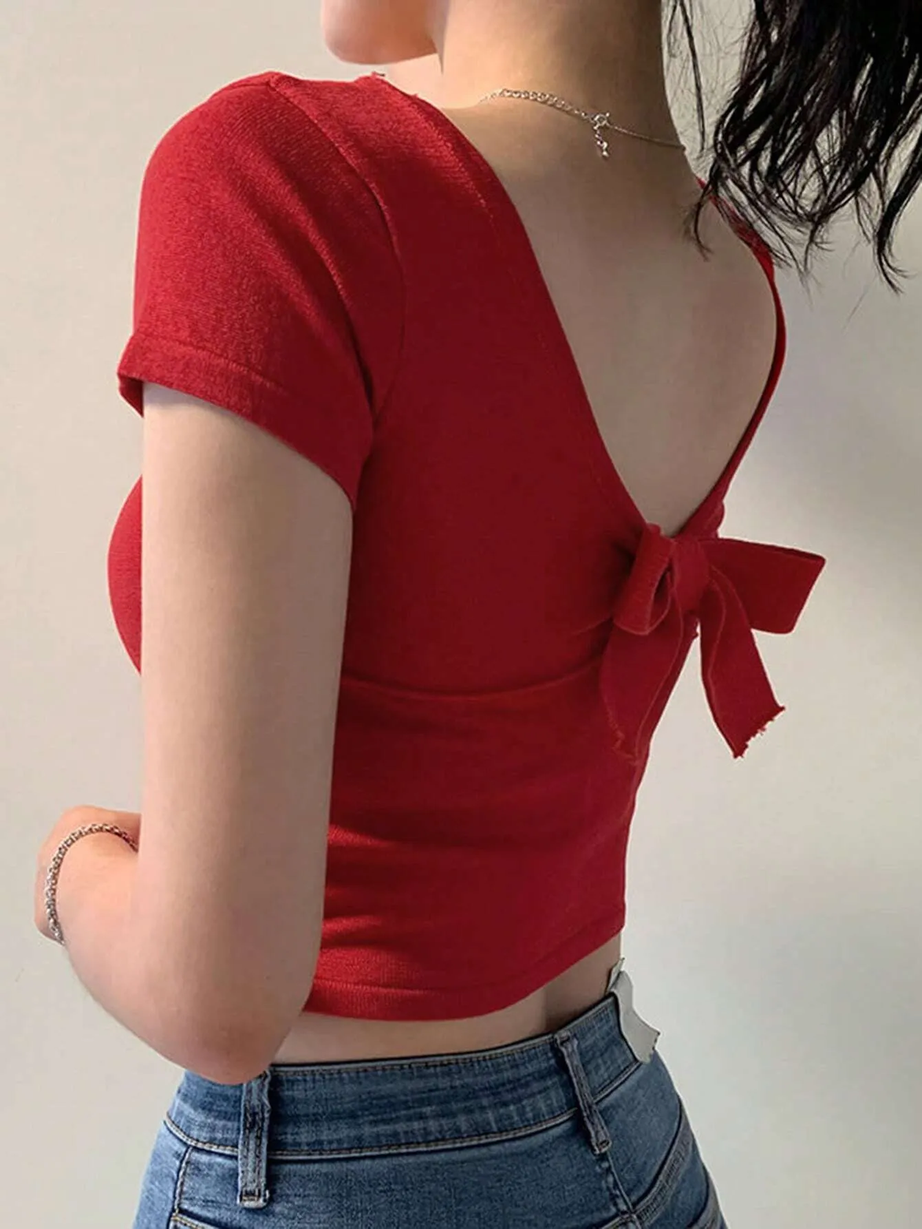 SHEIN DAZY Women's Solid Color Backless Bow Knit Crop Top