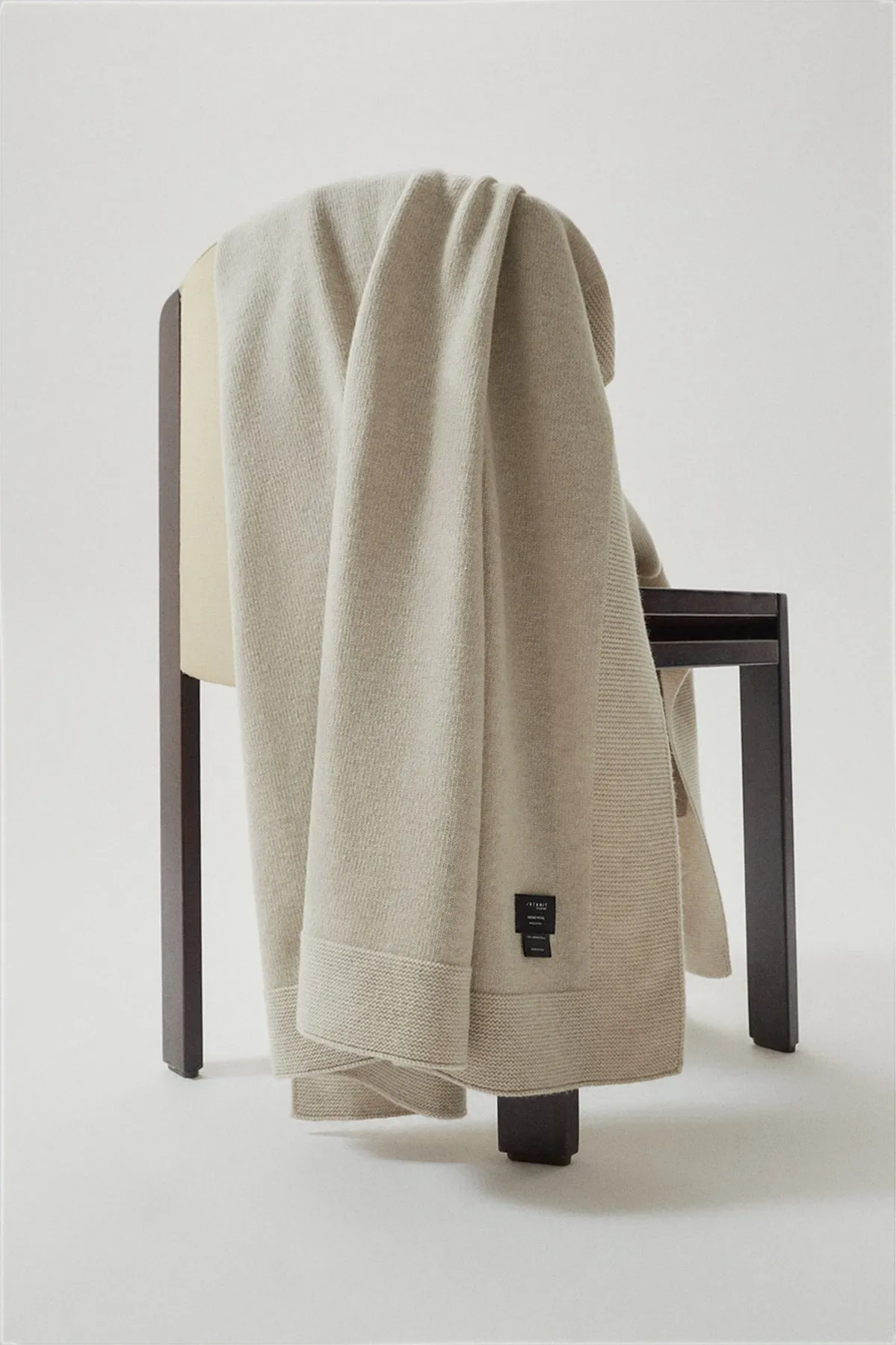 The Woolen Knit Blanket