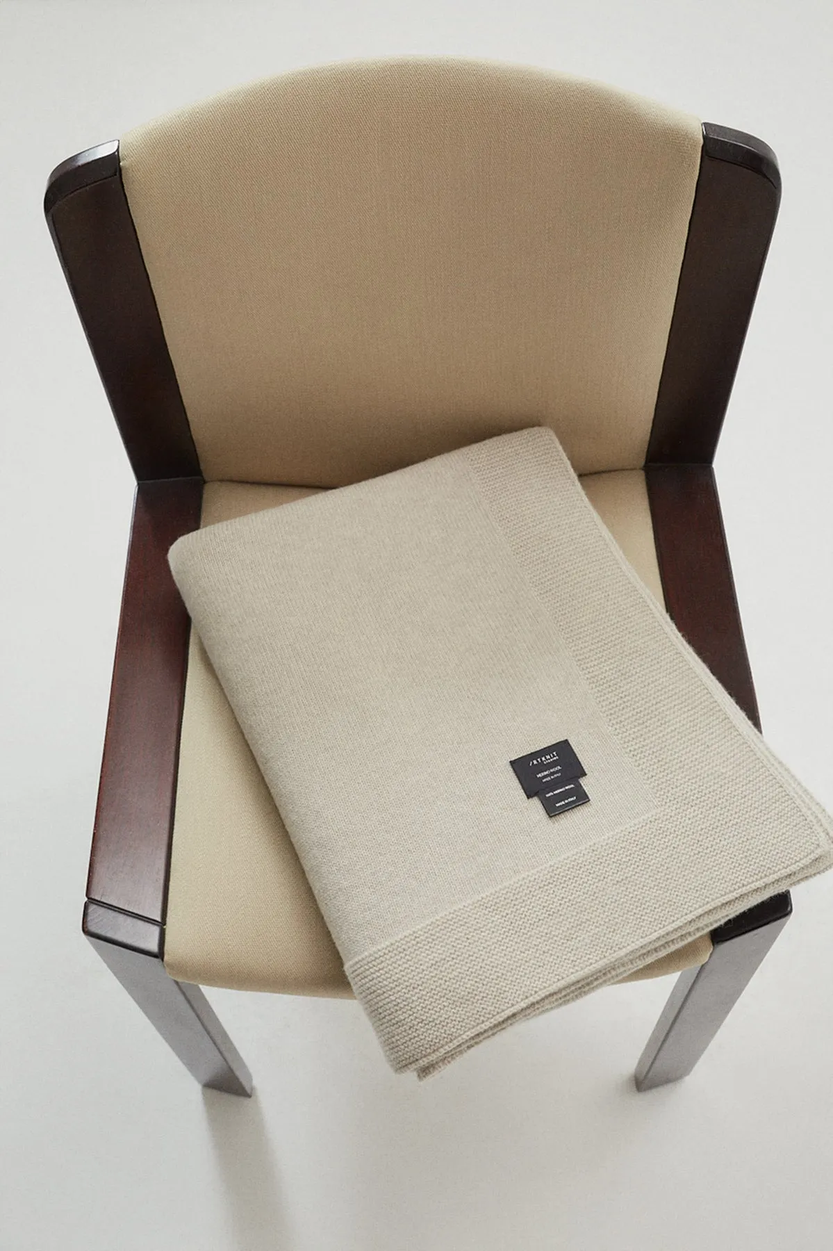The Woolen Knit Blanket