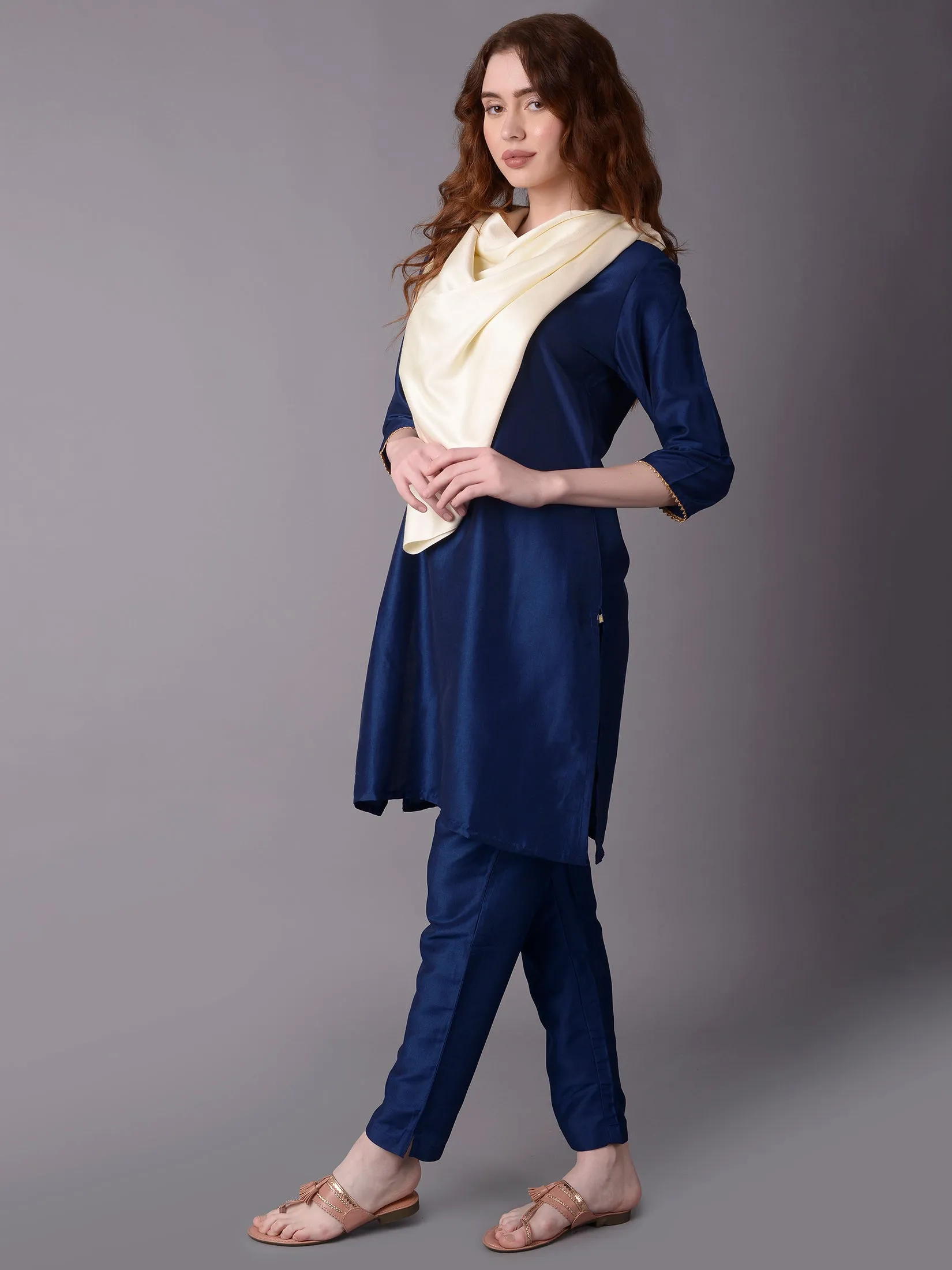 Women White Solid Stole